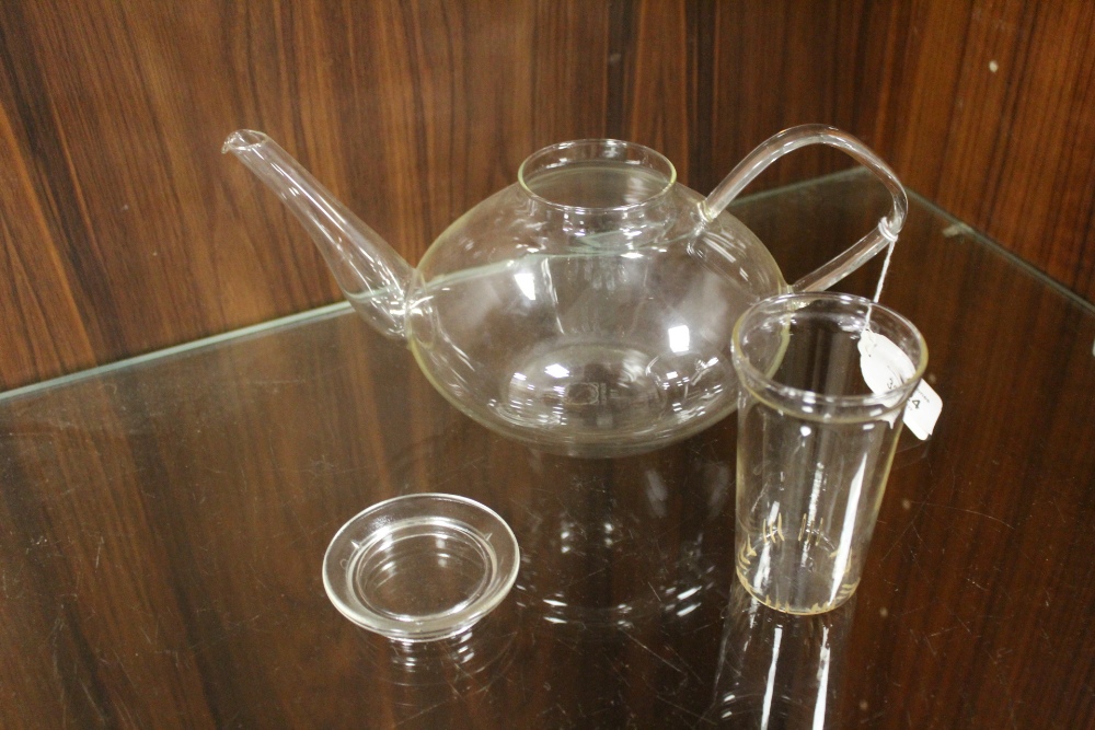 A JENAER GLASS TEAPOT AND COVER WITH ORIGINAL INFUSER, by Schorr & Genossen, Mainz, designed by - Image 2 of 2
