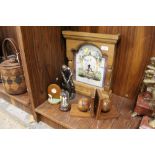 A SMALL COLLECTION CRICKET RELATED COLLECTABLES TO INCLUDE A WALL CLOCK, BRONZE EFFECT FIGURE,