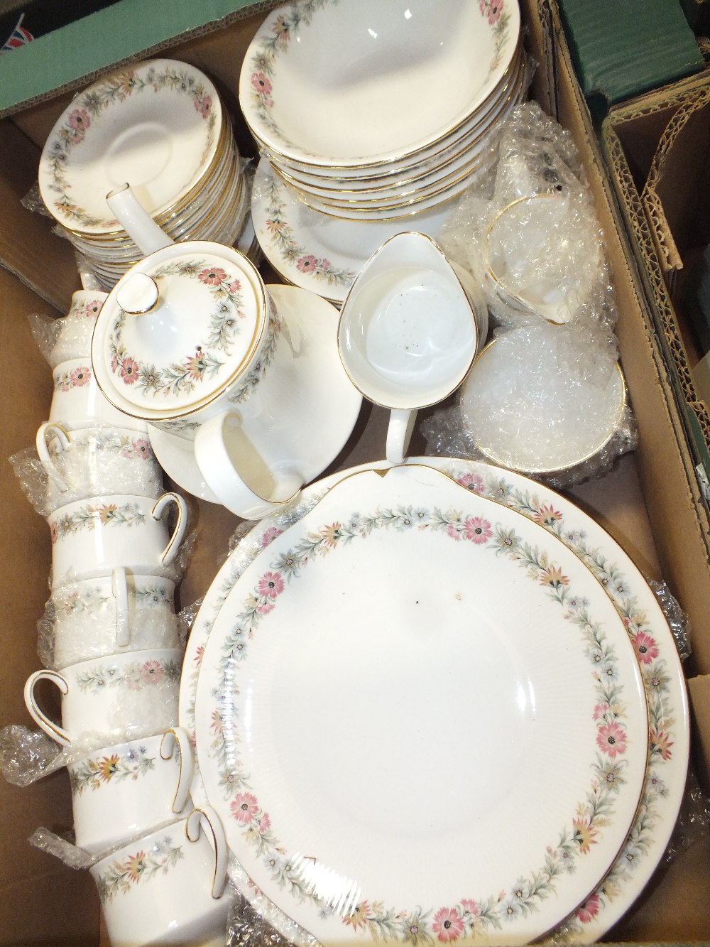 A TRAY OF PARAGON BELINDA CHINA TO INCLUDE A TEAPOT