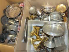 TWO BOXES OF ASSORTED METALWARE TO INCLUDE HAMMERED FINISH TUDRIC PEWTER, BRASS CANDLESTICKS ETC