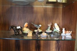 A COLLECTION OF ASSORTED ANIMAL FIGURES TO INCLUDE BRONZE EFFECT HORSE FIGURES, MATTE FINISH COUNTRY