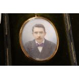 (XIX-XX). Oval portrait miniature on ivory, head and shoulder portrait study of a gentleman with