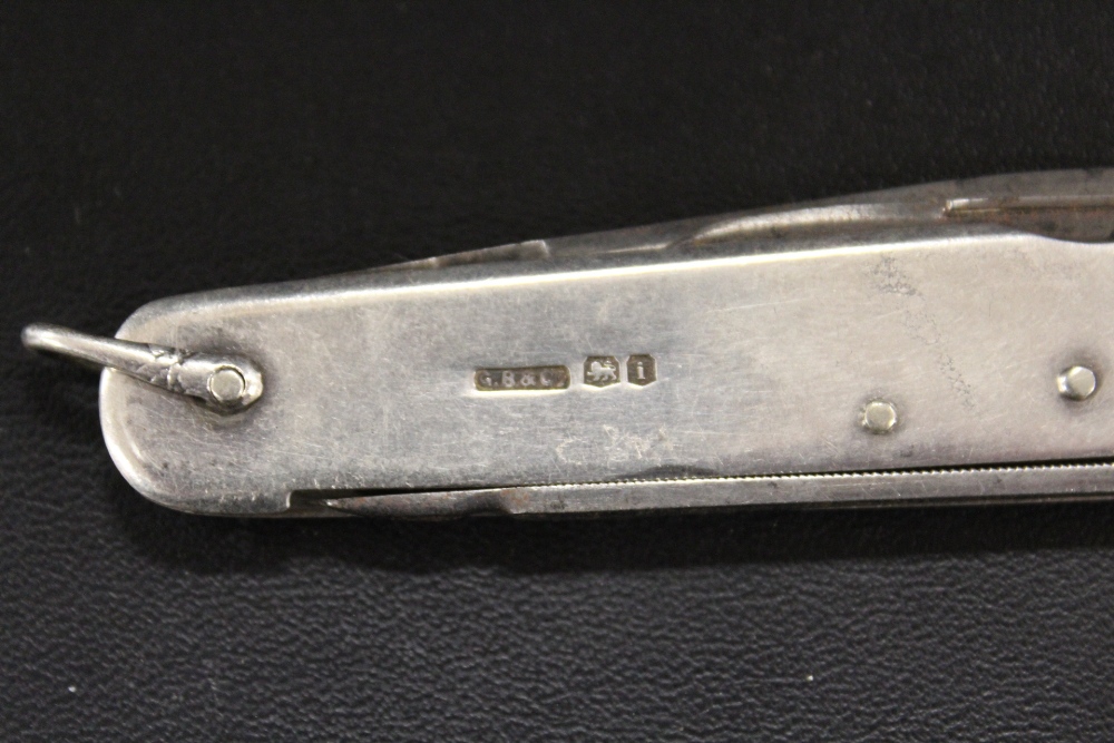 A HALLMARKED SILVER THREE TOOL PENKNIFE - SHEFFIELD 1926 - Image 2 of 4