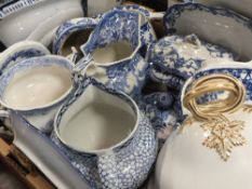 A LARGE QUANTITY OF BLUE AND WHITE CERAMICS TO INCLUDE LARGE MEAT PLATES, WILLOW PATTERN