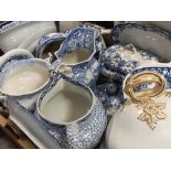 A LARGE QUANTITY OF BLUE AND WHITE CERAMICS TO INCLUDE LARGE MEAT PLATES, WILLOW PATTERN