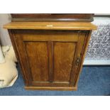 A VINTAGE OAK SINGLE DOOR CUPBOARD H-79 W-69 CM