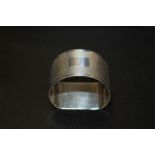 A HALLMARKED SILVER NAPKIN RING, APPROX WEIGHT 32G