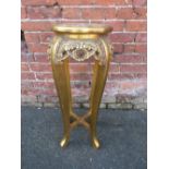 A 20TH CENTURY GILT MARBLE TOPPED JARDINIERE STAND H-77 CM