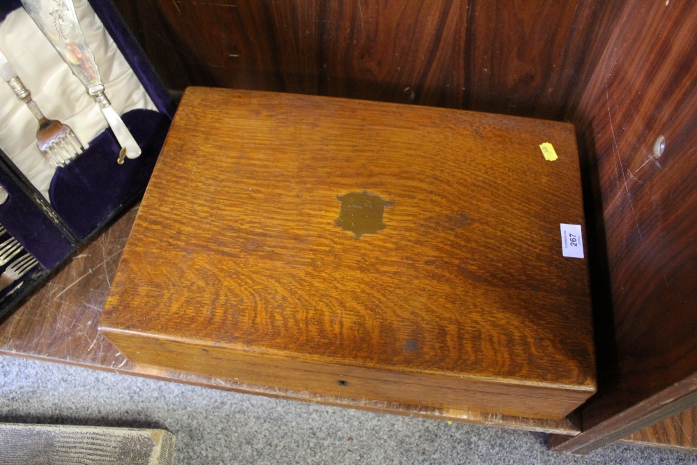 AN OAK CASED CANTEEN OF CUTLERY TOGETHER WITH TWO OTHER CUTLERY SETS - Image 5 of 5