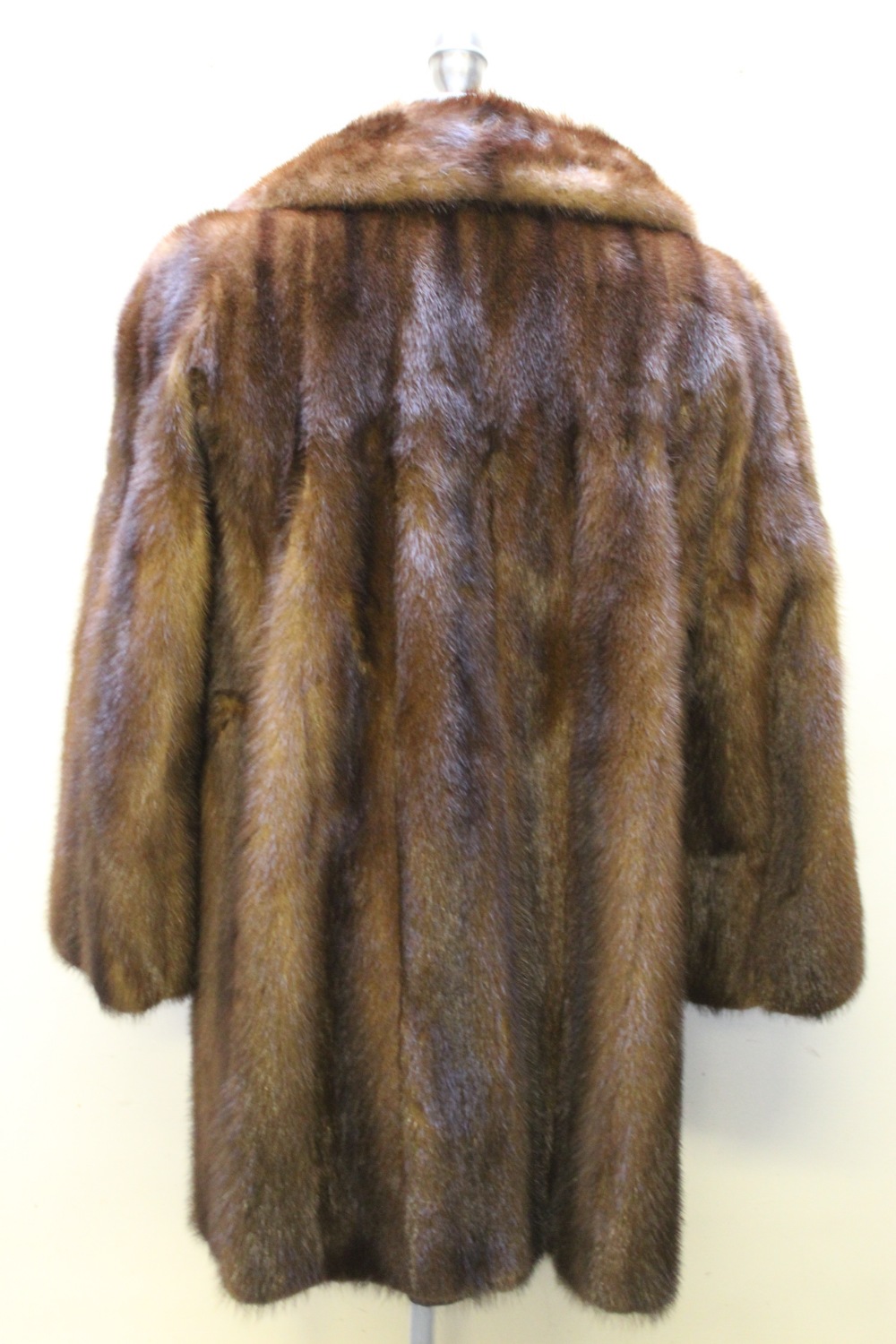 A LADIES VINTAGE RICH MAHOGANY BROWN FUR COAT, fully lined, hook fastening, side pocketsCondition - Image 2 of 5