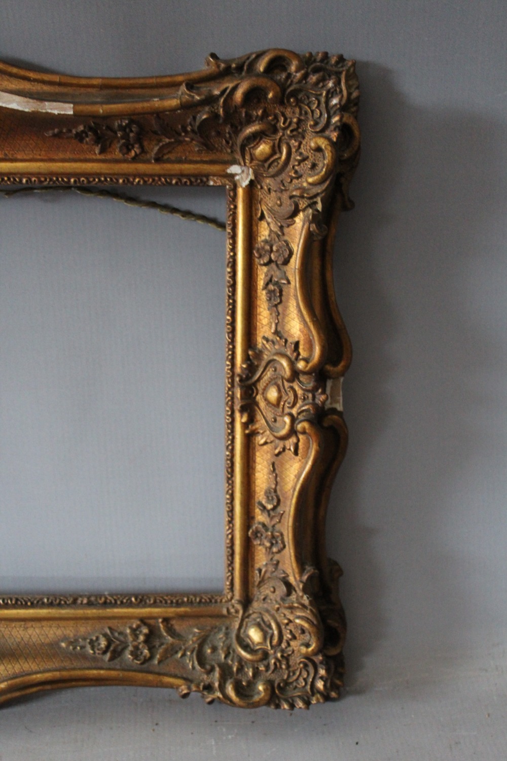 A 19TH CENTURY GOLD SWEPT FRAME FOR RESTORATION, frame W 7 cm, rebate 24 x 35 cm - Image 3 of 5