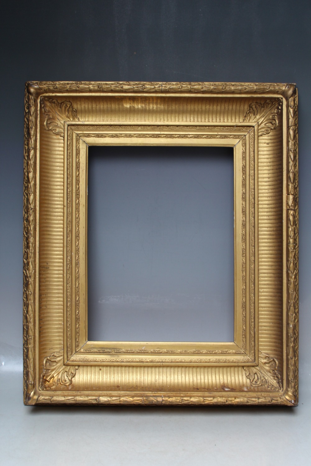 A 19TH CENTURY GOLD FRAME WITH ACANTHUS LEAF DESIGN TO OUTER EDGE, frame W 11 cm, rebate 37 x 28 cm