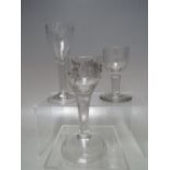 THREE 18TH CENTURY GEORGIAN ENGRAVED PORT / WINE DRINKING GLASSES, to include two plain stem