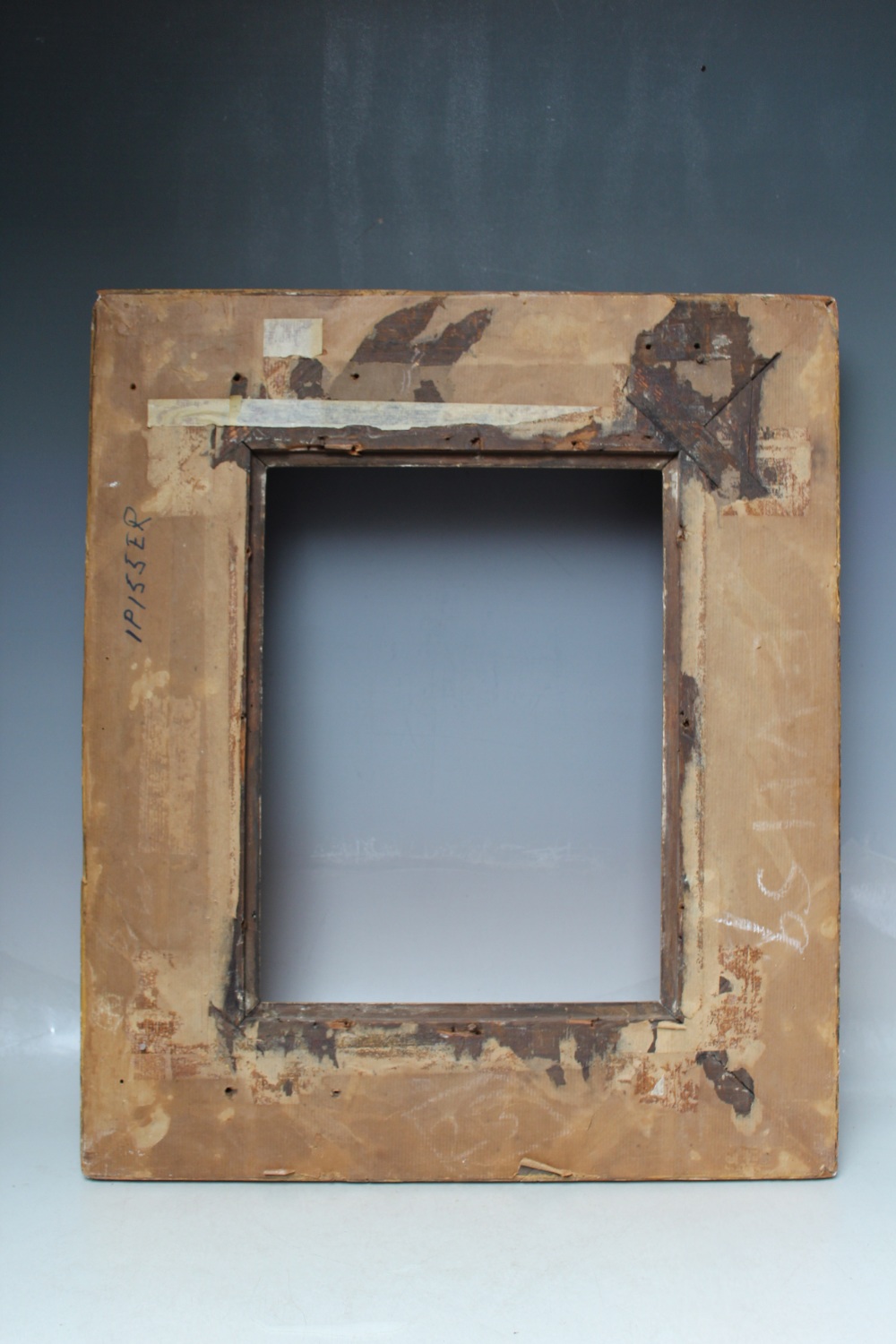 A 19TH CENTURY GOLD FRAME WITH ACANTHUS LEAF DESIGN TO OUTER EDGE, frame W 11 cm, rebate 37 x 28 cm - Image 7 of 7