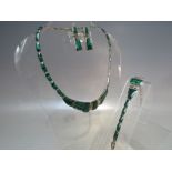 A MODERN SILVER AND MALACHITE BRACELET, COLLARETTE AND EARRING SET, the articulate silver panel