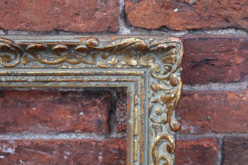 AN EARLY 20TH CENTURY CARVED WOODEN DECORATIVE GOLD FRAME, frame W 7 cm, rebate 44 x 34 cm - Image 3 of 6