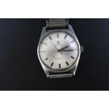 AN OMEGA GENEVE AUTOMATIC WRIST WATCH, on expandable steel bracelet, Dia 3.5 cm