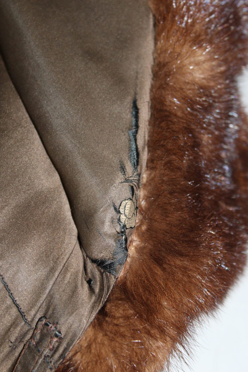 A LADIES VINTAGE RICH MAHOGANY BROWN FUR COAT, fully lined, hook fastening, side pocketsCondition - Image 5 of 5