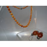 A VINTAGE SINGLE STRAND HAND KNOTTED BUTTERSCOTCH AMBER BEAD NECKLACE, approx length 42 cm,