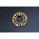 A VINTAGE EMERALD SET BROOCH, set in unmarked yellow metal, approx weight 6.2g, Dia 3.5 cm