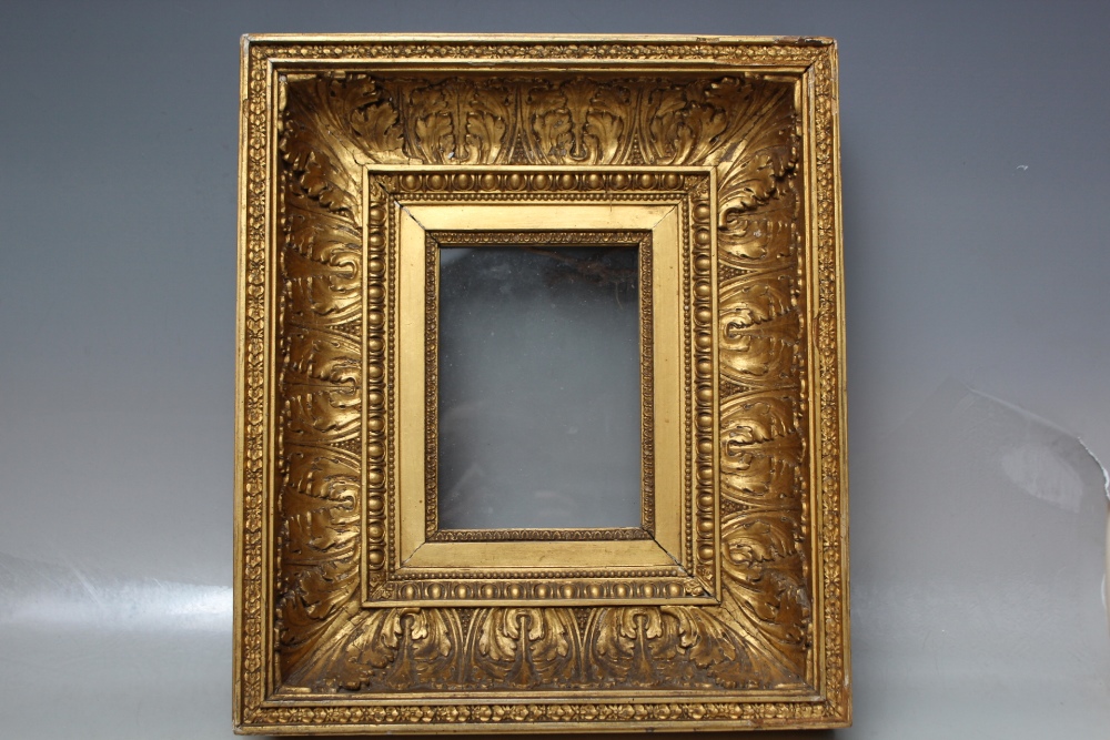 A LATE 18TH / EARLY 19TH CENTURY DECORATIVE GOLD FRAME, with acanthus leaf design and integral - Image 2 of 5