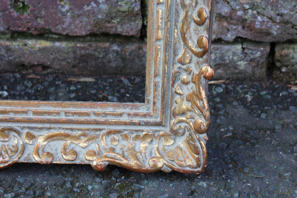 AN EARLY 20TH CENTURY CARVED WOODEN DECORATIVE GOLD FRAME, frame W 7 cm, rebate 44 x 34 cm - Image 4 of 6