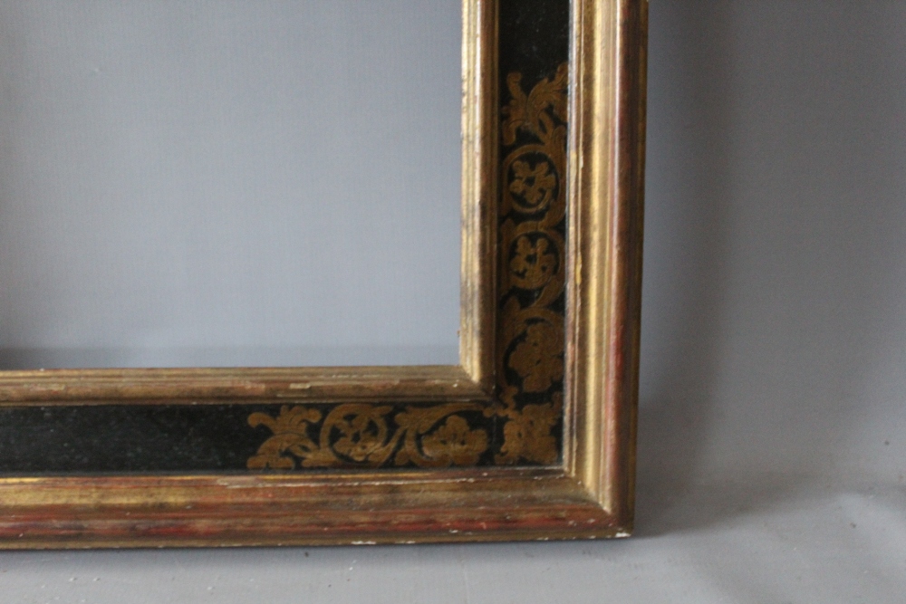 A 19TH CENTURY GOLD FRAME WITH INNER GOLD DECORATIVE SCROLLWORK, frame W 10 cm, rebate 57 x 47 cm - Image 4 of 6