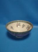 AN 18TH CENTURY CHINESE EXPORT PORCELAIN BOWL