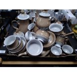 A TRAY OF DENBY STYLE TEA AND DINNERWARE (NO TRAYS INCLUDED)¦