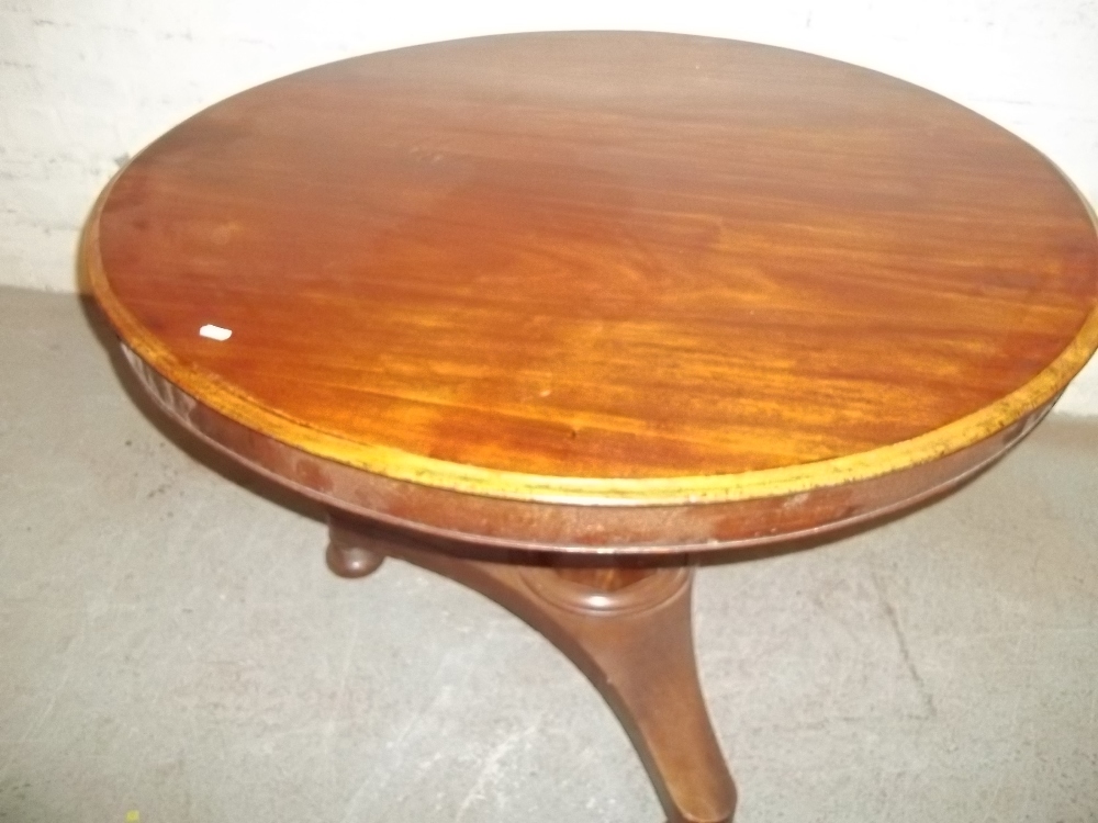 AN ANTIQUE FLIP TOP GEORGIAN STYLE DINING TABLE - Image 2 of 3