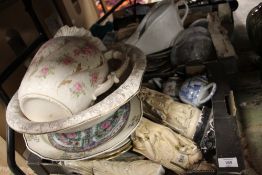 TWO TRAYS OF VINTAGE CERAMICS TO INCLUDE ORIENTAL TEAPOT, ORIENTAL FIGURE, JUG AND BOWL SET - MOSTLY