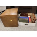 A TRAY OF COLLECTABLES TO INCLUDE A ROSEWOOD WRITING BOX A/F, VINTAGE BOOKS ETC. TOGETHER WITH A