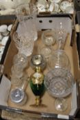 A TRAY OF ASSORTED GLASSWARE TO INCLUDE A STUART CRYSTAL VASE