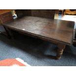 A LARGE MODERN COFFEE TABLE L-128 CM