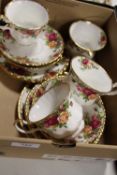 A SMALL TRAY OF ROYAL ALBERT OLD COUNTRY ROSES CHINA