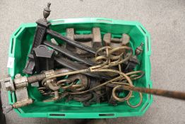 A BOX OF VINTAGE CAST METAL WEIGHTS AND OTHER METALWARE