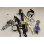 A BAG OF ASSORTED WRIST WATCHES AND PARTS TO INCLUDE AN ACCURIST CHRONOGRAPH ALARM WRIST WATCH ETC