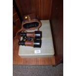 A PAIR OFF VINTAGE BINOCULARS BY DOLLOND OF LONDON TOGETHER WITH A CASED CUTLERY SET