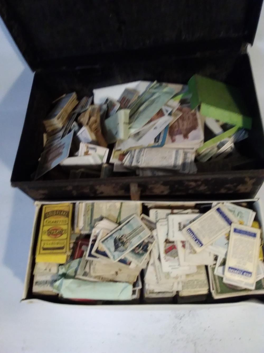 TWO BOXES OF LOOSE CIGARETTE CARDS