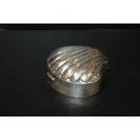 A STERLING SILVER CLAM SHELL TRINKET BOX - 59.5G