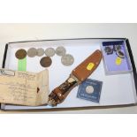 A BOX OF COLLECTABLES TO INCLUDE A REPRO KNIFE, COINS ETC