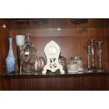 A SELECTION OF MODERN DECORATIVE GLASSWARE ETC TO INCLUDE A STUDIO GLASS VASE