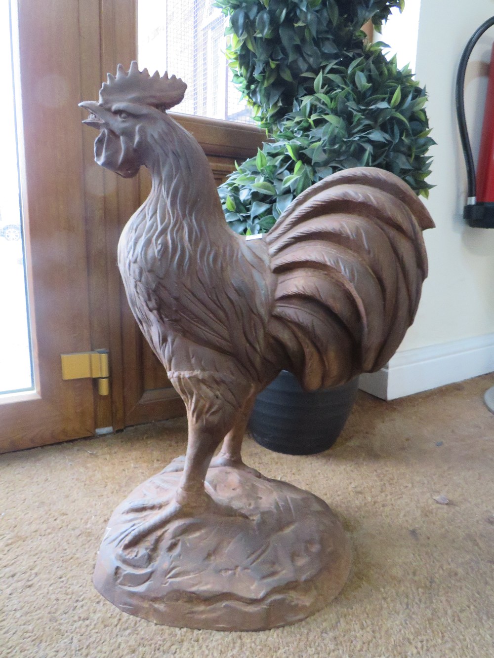 A LARGE CAST METAL FIGURE OF A COCKEREL H-68CM - Image 3 of 5