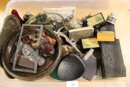 A TRAY OF COLLECTABLES TO INCLUDE LIDDED BOXES, SMALL GONG FOR RESTORATION, HORSE FIGURE ETC