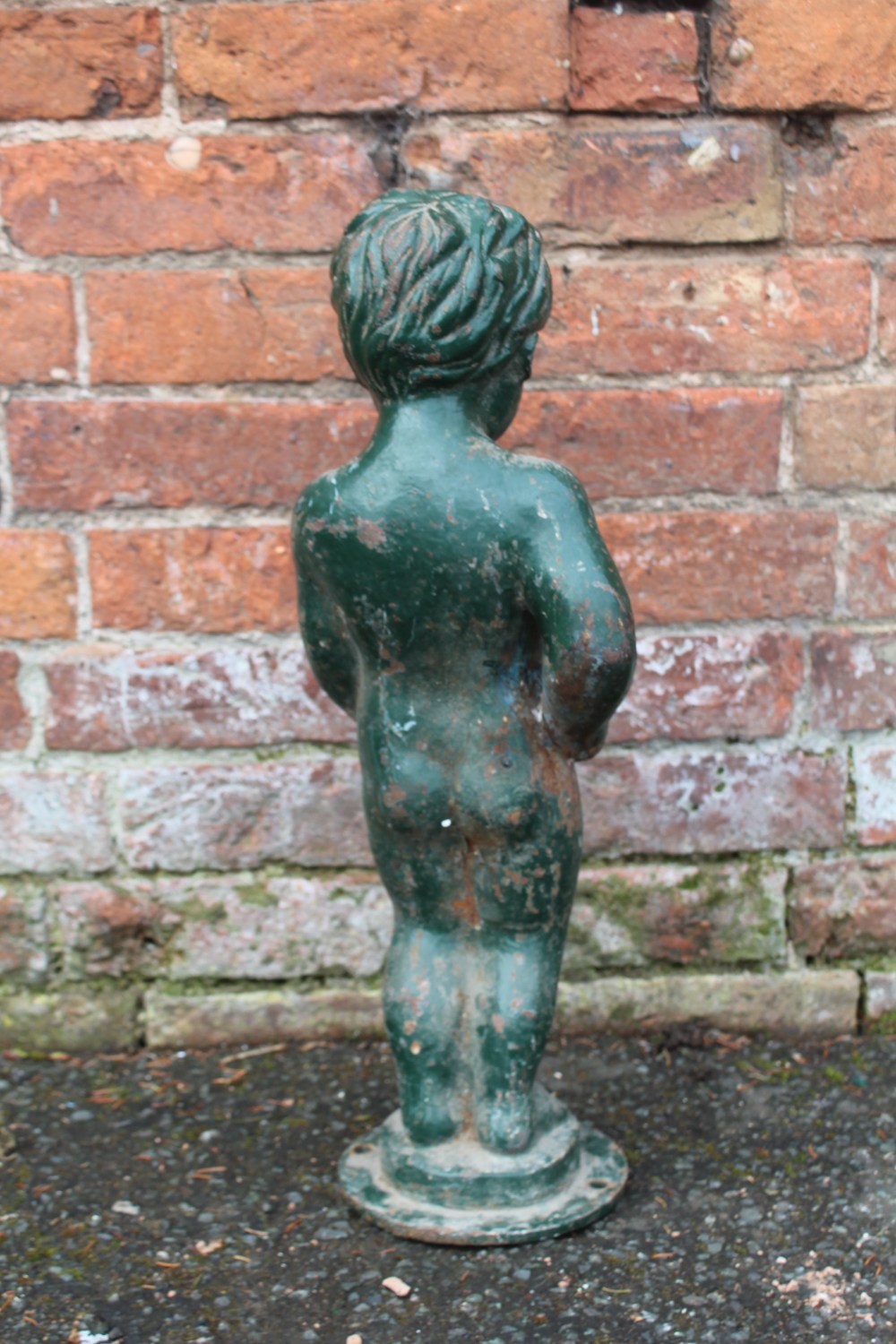 A VINTAGE CAST IRON FIGURE OF A YOUNG BOY - Image 3 of 3