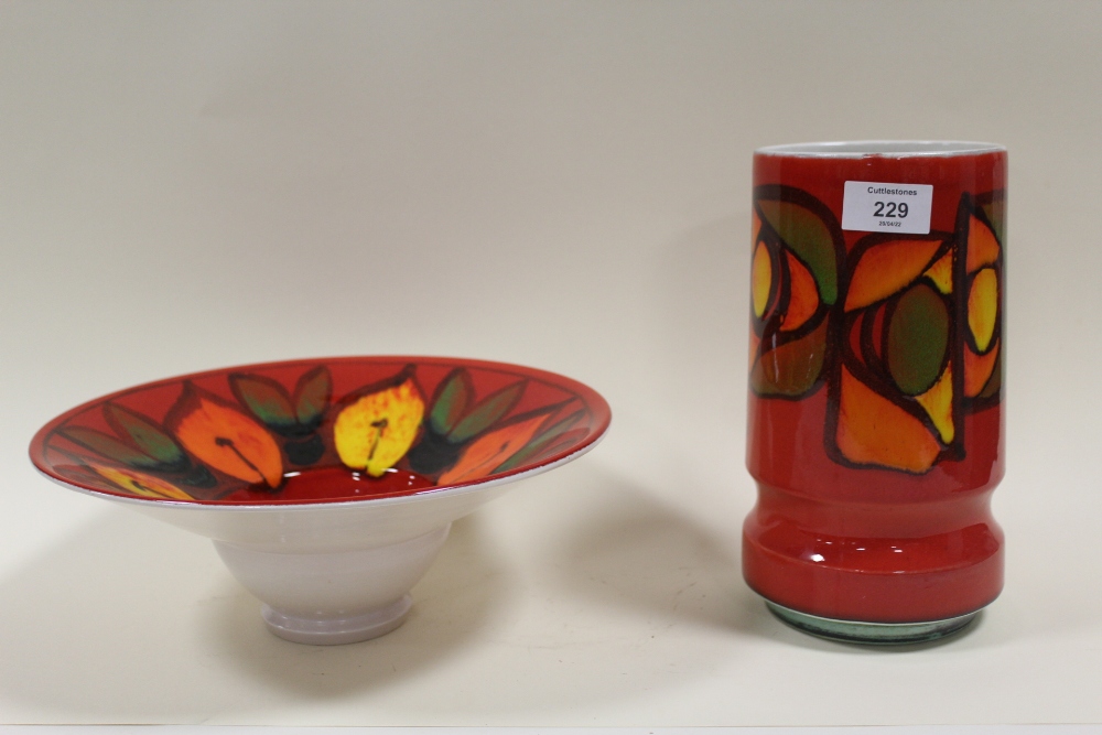 A RETRO PATTERN POOLE POTTERY VASE AND BOWL - Image 2 of 6