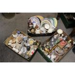 THREE TRAYS OF ASSORTED CERAMICS ETC TO INCLUDE SEASHELLS, FIGURES ETC