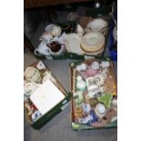 FOUR TRAYS OF ASSORTED CERAMICS TO INCLUDE A COLLECTION OF TEAPOTS