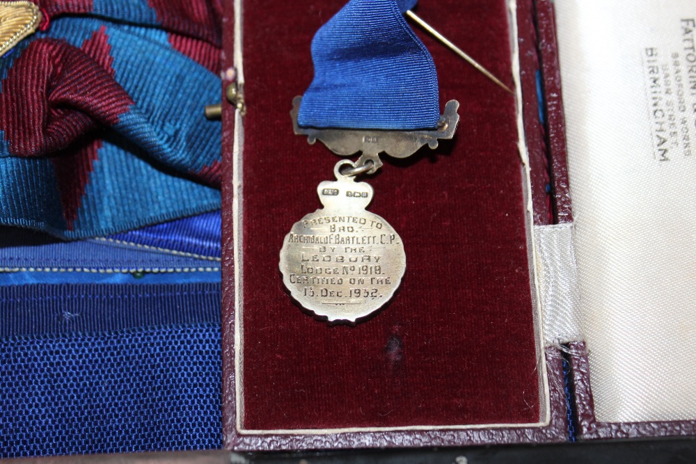 A TIN OF ROYAL ASSOCIATION OF BUFFALOES REGALIA TO INCLUDE A HALLMARKED SILVER AND ENAMELLED JEWEL - Image 3 of 3