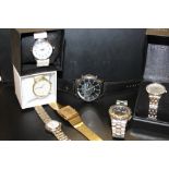 A BOX OF LADIES AND GENTS WRIST WATCHES TO INCLUDE SEKONDA AND ACCURIST EXAMPLES